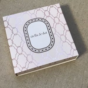 Stella & Dot Jewelry - Stella & Dot Pavé Arabesque Chandeliers Silver Stella & Dot Jewelry - Stella & Dot Pavé Arabesque Chandeliers Silver